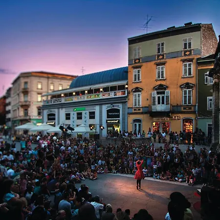 Amazing In With Sauna Ferienhaus Pula