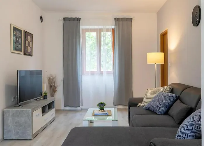 Ferienhaus Amazing In With Sauna Pula