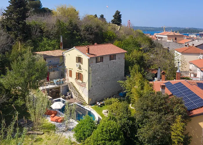 Ferienhaus Amazing In With Sauna Pula